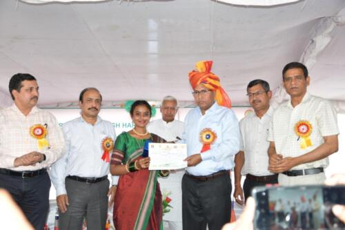 Darshna Rajendra Kale Student of College of Agriculture Sonai Secured First Place in Dance Competition and Slogan Writing at National Integration Camp (NSS) held at Rewari, Haryana.The Prize was Awarded by the Cabinet Minister Hon. Dr. Banvari Lal.